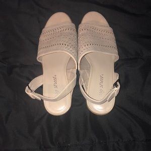 Gently worn Easy street dress shoes